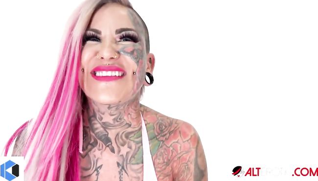 Evilyn Ink Riding a Tremor