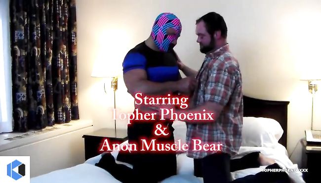 Muscle Bear who enjoys a good piggy bareback romp