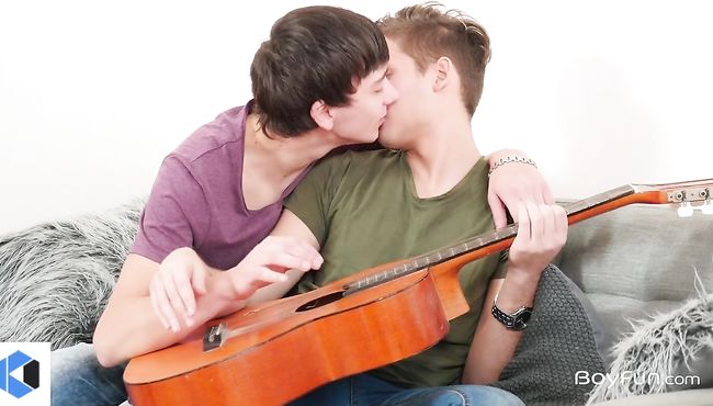 Horny twinks music lesson