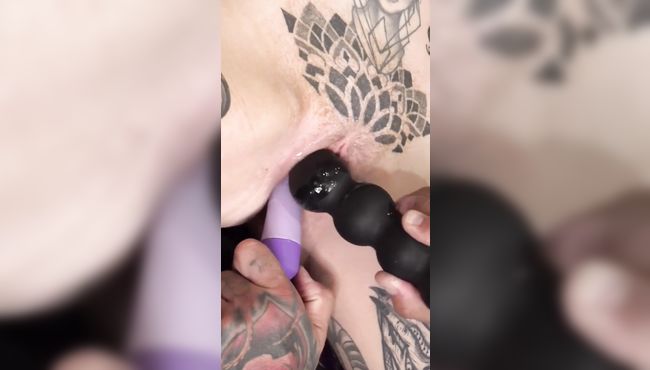 Tattooed chick fetish session