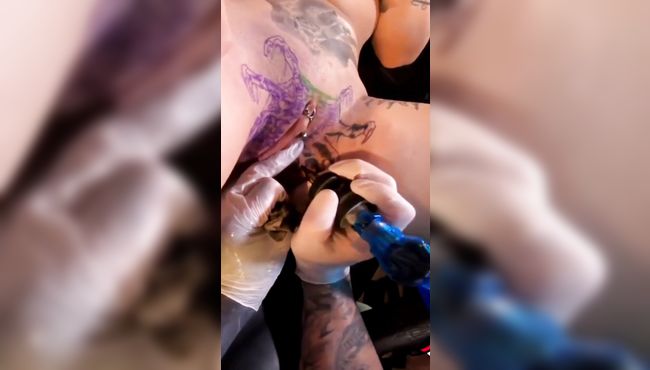 Fetish pussy tattooing session